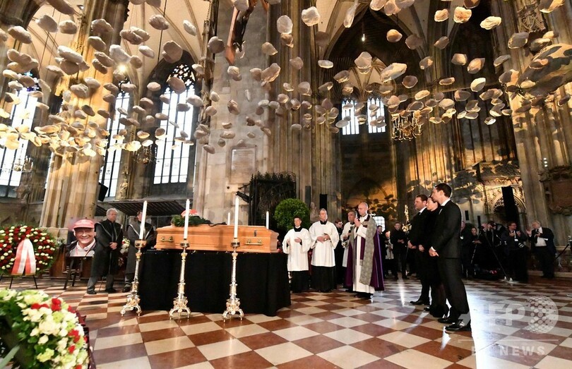 ニキ・ラウダ氏の葬儀に数千人参列、F1レジェンドに最後の別れ