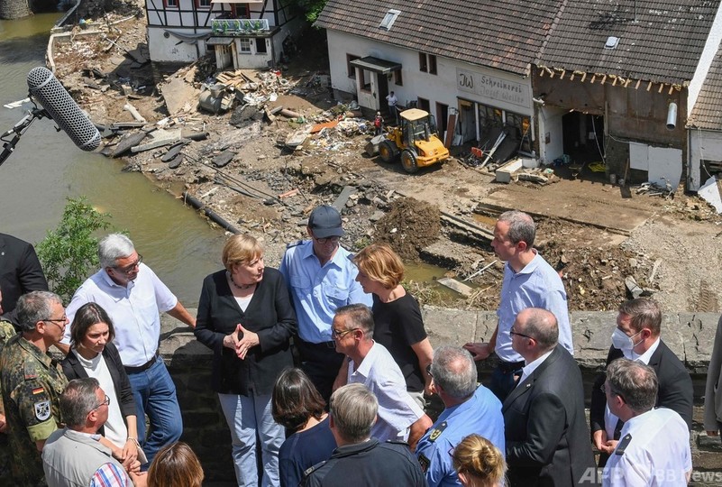 メルケル独首相 洪水被災地を視察 現実とは思えない 写真15枚 国際ニュース Afpbb News