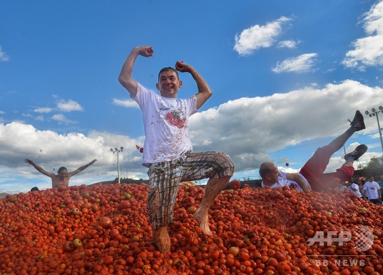 人々の 赤き 戦い コロンビア恒例トマト投げ祭り 写真12枚 国際ニュース Afpbb News