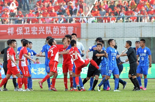 中国サッカーでカンフーキックの大乱闘 協会が調査へ 写真4枚 国際ニュース Afpbb News