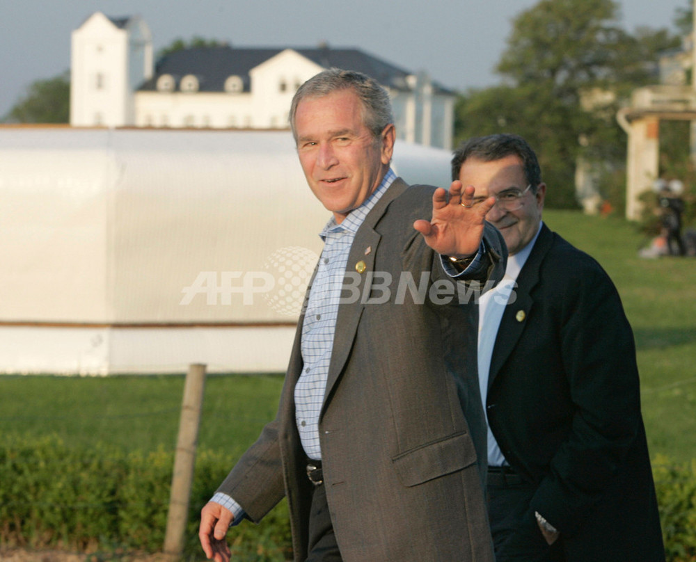 G8開催中に体調不良を訴えたブッシュ大統領、休息後、会議に復帰 写真1