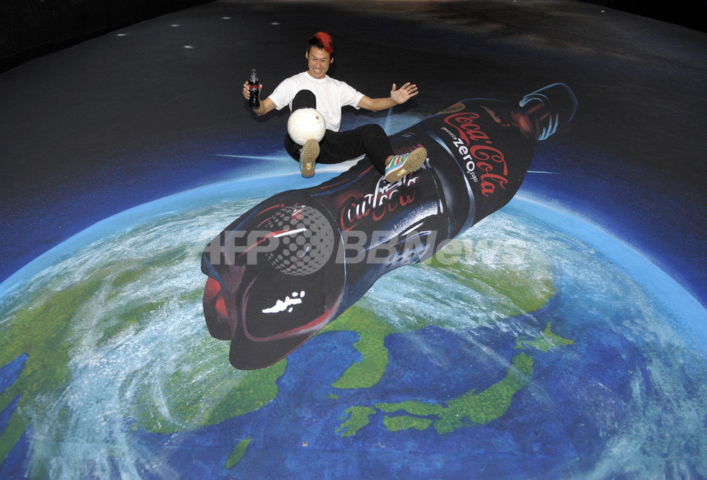 東京タワーで無重力を体験、仕掛けは3Dトリックアート 写真3枚 国際