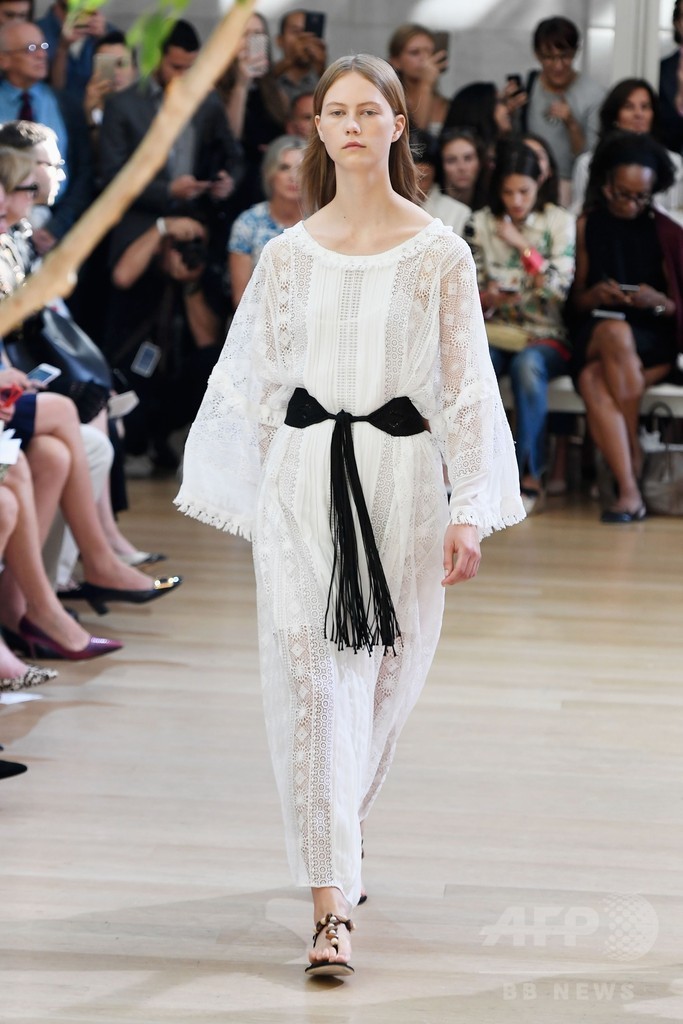 「オスカー・デ・ラ・レンタ」17年春夏