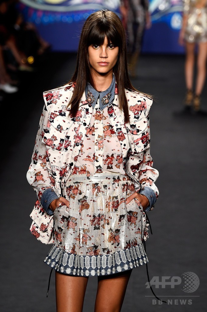 60年代ムード満載、「アナ・スイ」15年春夏