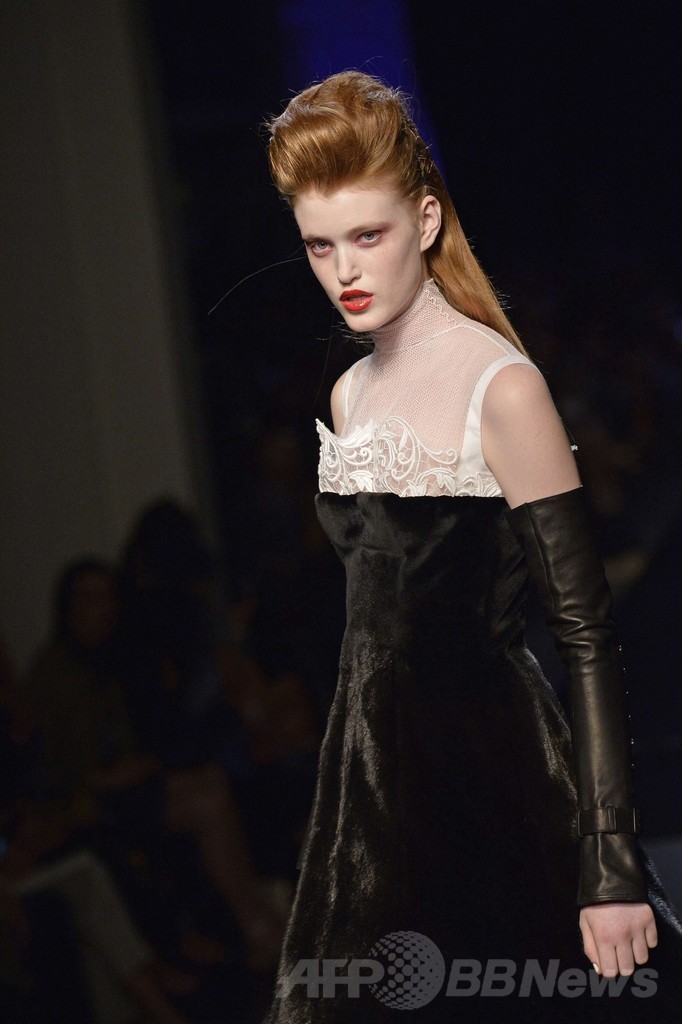 「ひげ面の女装歌手」も登場、J.P.ゴルチエ14/15年秋冬オートクチュール