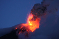 エクアドル・グアダルーペ（Guadalupe）から見た、トゥングラウア火山（Tungurahua Volcano）の噴火の様子（2010年6月7日撮影）。(c)AFP/Marie CROVISIER