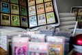 デンマークの兄弟のポケモンカードコレクション（2022年11月25日撮影）。(c)Ida Marie Odgaard / Ritzau Scanpix / AFP