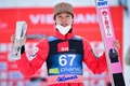2020-21スキージャンプW杯、男子個人第24戦。2位に入り、表彰式に臨む小林陵侑（2021年3月26日撮影）。(c)Jure Makovec / AFP
