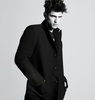 ジル・サンダー（Jil Sander）が手がけるユニクロ「+J（プラスジェイ）」の09年秋冬コレクション。チェスターコート　1万4900円、ストレッチスラプクルーネックＴシャツ 1900円、カシミヤストレッチVネックセーター 1万2900円。（c）UNIQLO