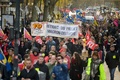 フランス・トゥールーズで、年金改革案に反対する抗議デモに参加した人々（2019年12月10日撮影）。(c)Pascal PAVANI / AFP