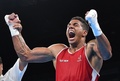 リオデジャネイロ五輪、ボクシング男子スーパーヘビー級決勝。勝利に歓喜するフランスのトニー・ヨカ（2016年8月21日撮影）。(c)AFP/Yuri CORTEZ