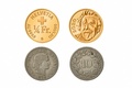 世界最小の記念硬貨に認定された4分の1スイス・フラン金貨（上段）と、現在流通している世界最古の硬貨に認定された1879年発行の10サンチーム硬貨（下段）。スイス造幣局提供（2021年4月13日提供）。(c)AFP PHOTO / SWISSMINT