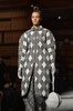 イタリア・ミラノ市内で発表された「モンクレール ガム・ブルー（Moncler Gamme Bleu）」14/15年秋冬コレクション（2014年1月12日撮影）。(c)AFP/ANDREAS SOLARO