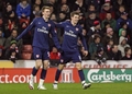 09-10イングランド・プレミアリーグ、ストーク・シティ（%%Stoke City%%）対アーセナル（%%Arsenal%%）。試合はアーセナルが3-1で勝利した。写真は前半32分に同点ゴールを決めてアーロン・ラムジー（%%Aaron Ramsey%%）に祝福されるアーセナルのニクラス・ベントナー（%%Nicklas Bendtner%%）。（2010年2月27日撮影）(c)AFP/Paul Ellis