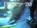 英エネルギー大手BPが公表した、管を挿入して原油を回収する様子の映像（5月17日撮影、20日提供）。(c)AFP/BP
