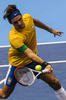 男子テニスのロジャー・フェデラー（Roger Federer、スイス）とトミー・ハース（Tommy Haas、ドイツ）が9日、ブラジル・サンパウロ（Sao Paulo）州のイビラプエラ体育館（Ibirapuera Gymnasium）でエキシビションマッチを行った。

両選手はサッカーブラジル代表のユニフォームを着用してプレーを披露した。

リターンを打つロジャー・フェデラー（2012年12月9日撮影）。(c)AFP/Yasuyoshi CHIBA