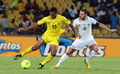 サッカー2013アフリカネイションズカップ（2013 The Africa Cup of Nations）は26日、グループDの2試合が行われ、トーゴが2-0でアルジェリアに勝利した。

アルジェリアのメディ・ラサン（Mehdi Lacen、右）の前でボールをコントロールするトーゴのアレクシス・ロマオ（Alaixys Romao、2013年1月26日撮影）。(c)AFP/ALEXANDER JOE
