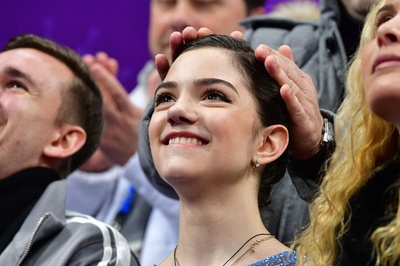 メドベデワが自己ベストを更新する圧巻の演技、フィギュア団体