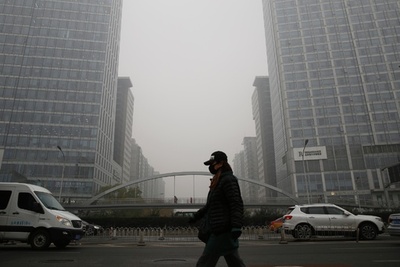 北京と周辺地域、大気汚染で濃霧「イエロー警報」 