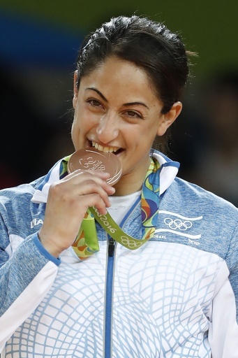 柔道女子銅メダリスト、リオ五輪のゼッケンを競売に 小児がん患者支援で