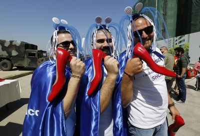 女性の痛みを体験、男性がハイヒールで1マイル レバノン