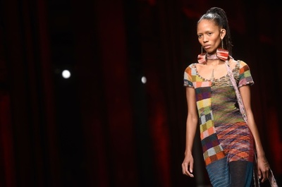 異素材を絶妙なバランスでニットに、「ミッソーニ」18/19年秋冬