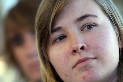 救助されたヨット少女、仏レユニオン島に到着