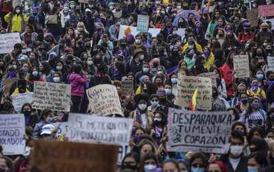 コロンビア警察、抗議デモ参加者に性的虐待 アムネスティ