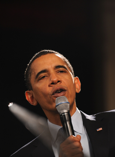 雇用対策に学生が「麻薬・売春の合法化」を提案、オバマ氏笑顔で却下