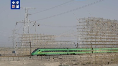 新疆初の砂漠鉄道を跨ぐ750kV 超高圧送変電プロジェクトが全線開通