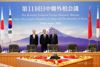 日中韓外相会談、平和と協力の促進で合意