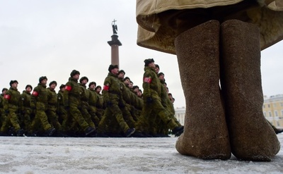 旧ソ連の暗い歴史「レニングラード包囲戦」のコメディー映画、ロシア世論を二分