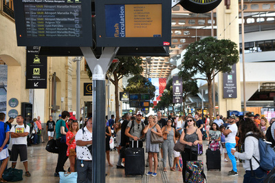 米女性旅行者2人、酸浴びせられる 仏マルセイユ