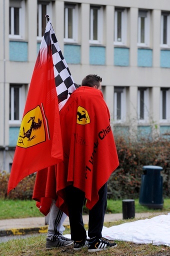 フェラーリのファンが病院に集結、シューマッハ氏の誕生日を祝うため