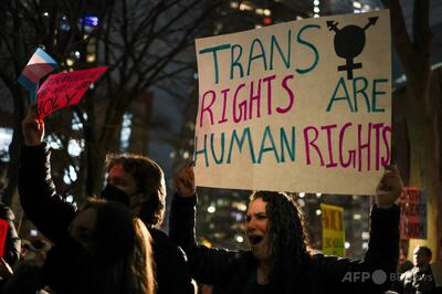 「トランスジェンダー教化」容認で非難の的に、公立大学の学長が辞任 米