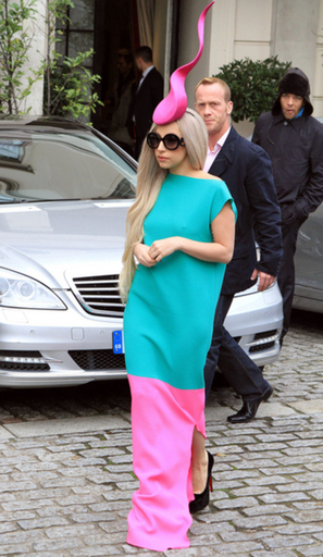 レディー・ガガのヌード画、チャリティオークションに