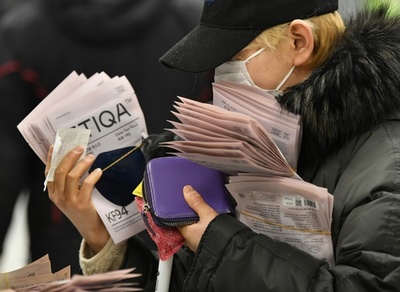 韓国、新型ウイルス感染者893人 死者8人に