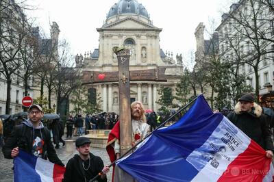 「言葉は人を殺す」フランス政府、極右の若者撲殺事件で「極左勢力」非難