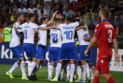 相手国歌を間違う失態も フランスがアルバニア下す 欧州選手権予選 写真9枚 国際ニュース Afpbb News