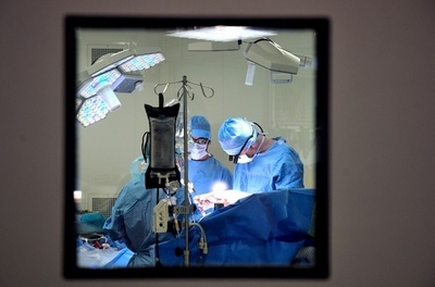 片腕切断の男性、自ら運転して病院へ オーストリア