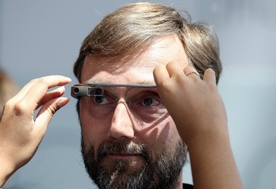 グーグルがフォックスコンから技術特許を購入 眼鏡型端末向けか