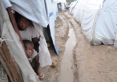 暴かれるハイチの秘密、国連派遣団の宿舎はクルーズ船