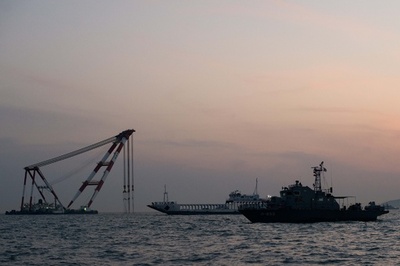 韓国セウォル号沈没、行方不明者の捜索打ち切り