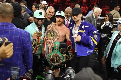 カネロが4団体防衛 ムンギアに判定で完勝