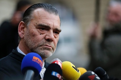 仏パリ同時襲撃容疑者の弁護士「弁護を止める」