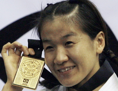 谷亮子 女子48キロで2大会ぶり7度目の優勝を果たし金メダルを獲得