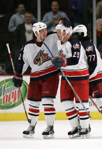 ＜06-07NHL＞ブルージャケッツ OTの末にブラックホークスを降し連敗を4で止める - 米国