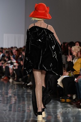 ピエロ風の奇抜なモデルでインパクト メゾン マルジェラ 15 16秋冬 写真67枚 ファッション ニュースならmode Press Powered By Afpbb News