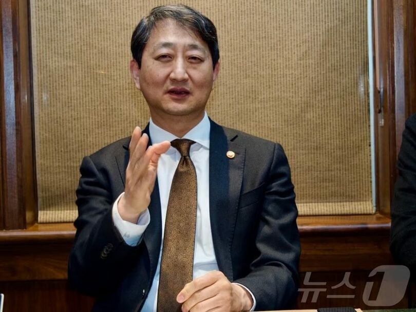 2月28日、米首都ワシントンで韓国メディアと懇談するアン・ドクグン（安徳根）産業通商資源相(c)news1