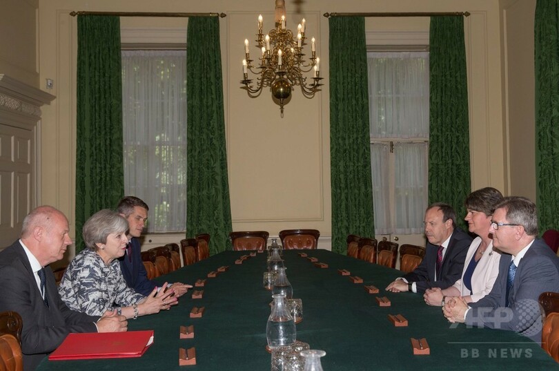 英保守党、地域政党DUPとの協力で合意 政権運営にめど